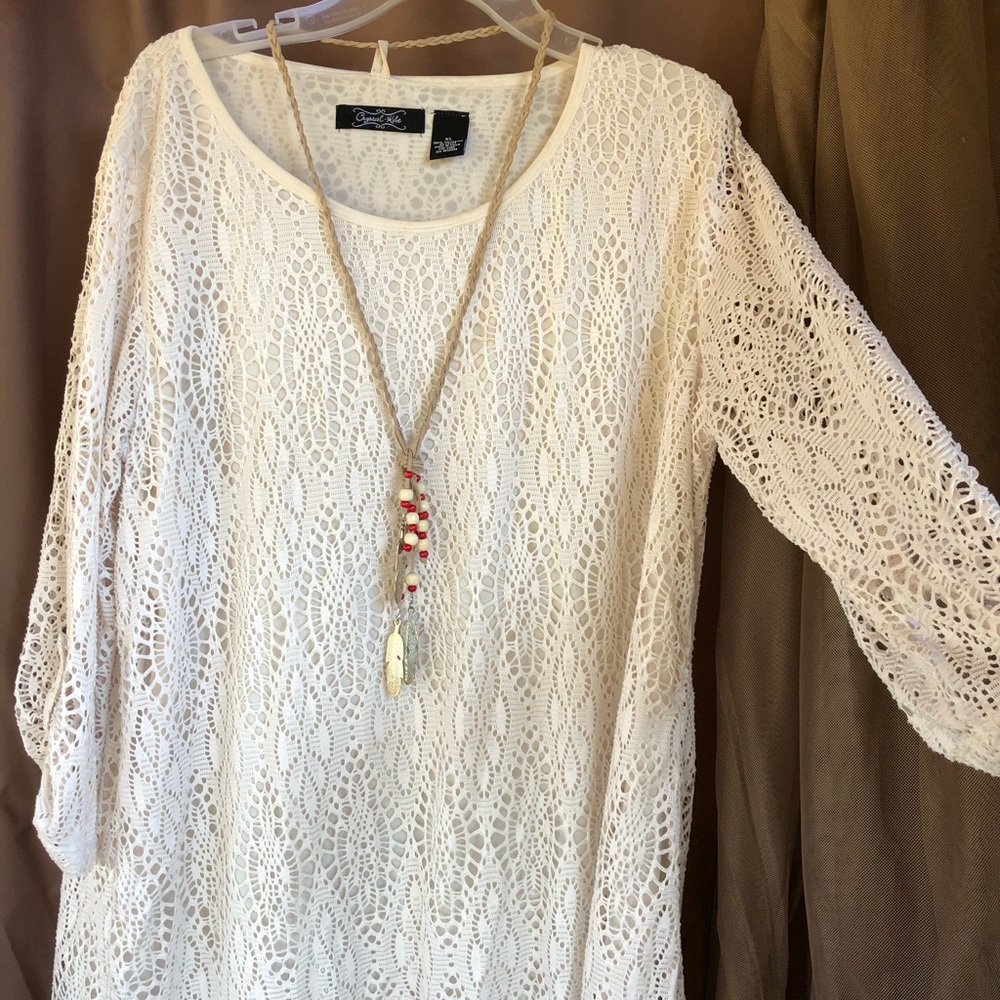 🚨SALE- send an offer!! White lace top!